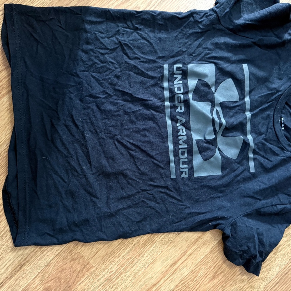 Under Armour Black Short Sleeve Tee with Geometric Design